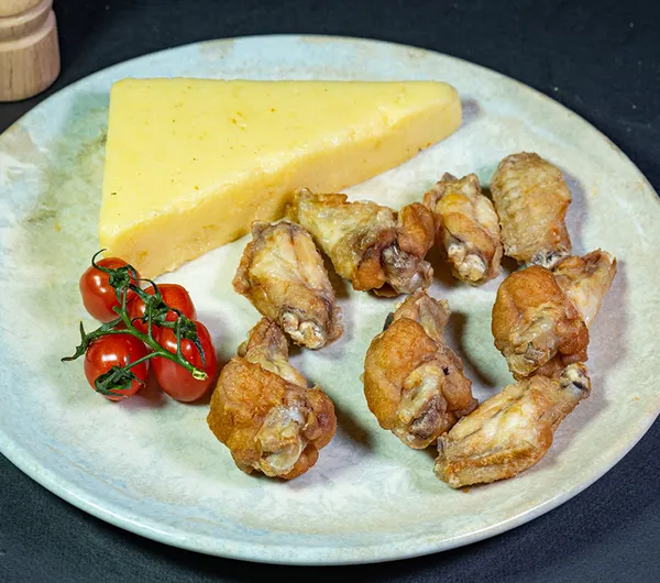 Aripioare la ceaun cu mamaliga si mujdei — livrare Preparate bucatarie Story Pizza Rahova