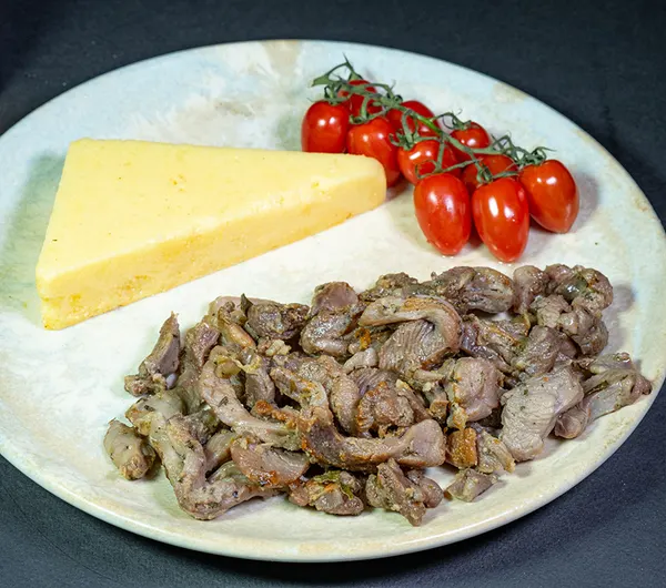 Pastrama de oaie cu mamaliga si mujdei — livrare Preparate bucatarie Story Pizza Rahova