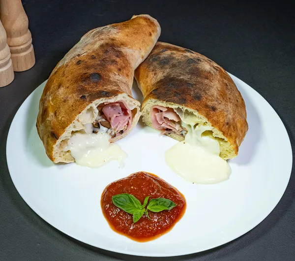 Pizza Calzone — livrare Pizza Story Pizza Rahova